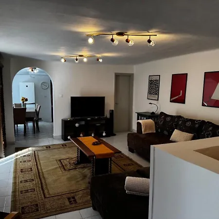 Apartment L5 *
